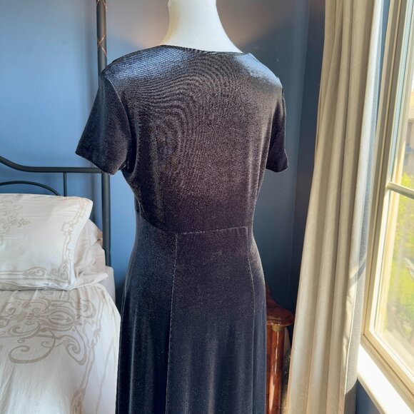 90s Vintage Black Velvet Maxi Dress - Picture 8 of 16
